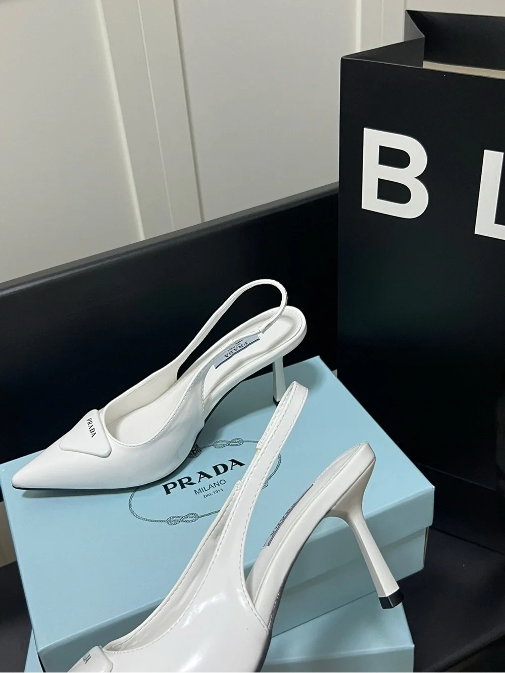 ❤️Prada Linea Rossa White Patent Leather Pointed Slingback Heels